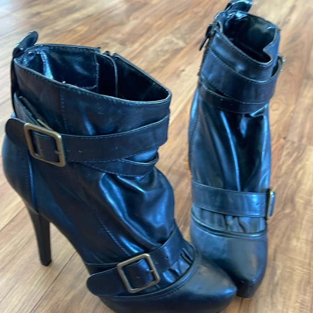 heeled bootees - Picture 3 of 6